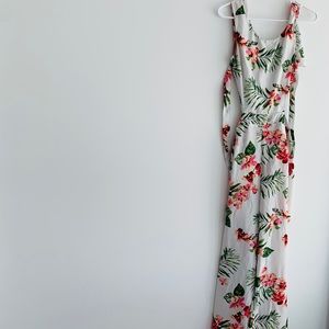 Floral open back jumper. New.